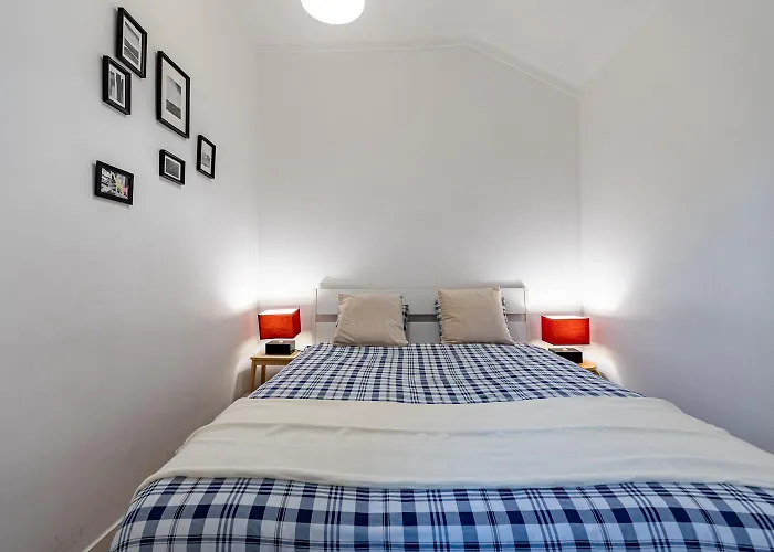 Third Floor Apartment At Graca Neighbourhood